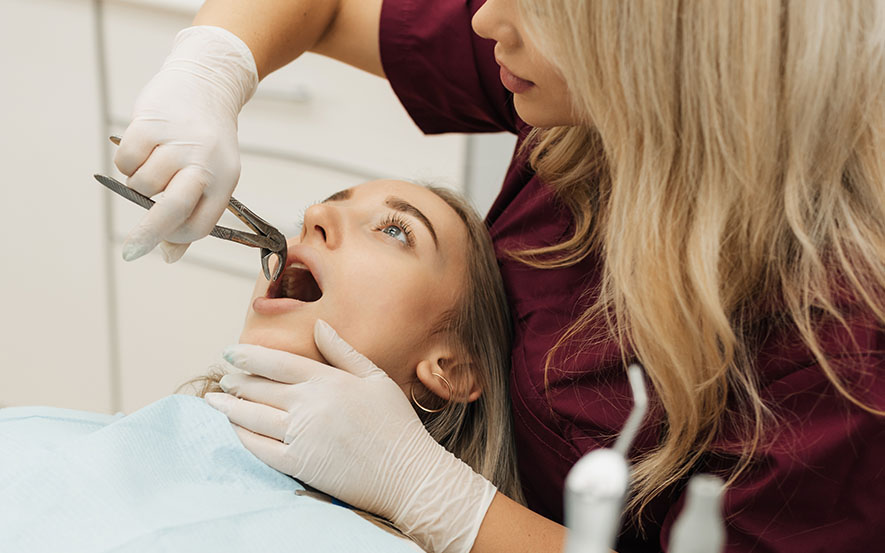 surgical-tooth-extraction-img1